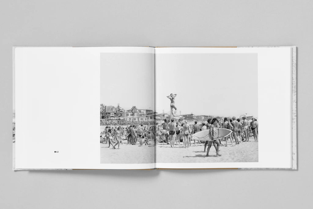 At the Beach - Tod Papageorge