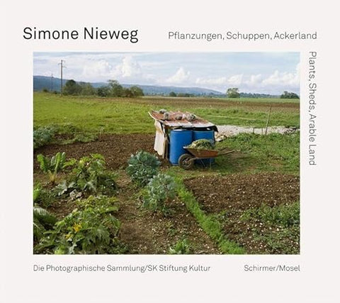 Simone Nieweg - Pflanzungen, Schuppen, Ackerland